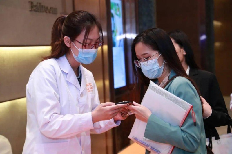 職業(yè)陪診師：讓“孤獨(dú)就診”者就醫(yī)有個幫手