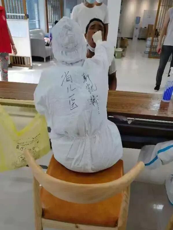 河南核酸采樣｜她們連續(xù)工作38小時(shí)，累到直不起腰,，但覺得值,！