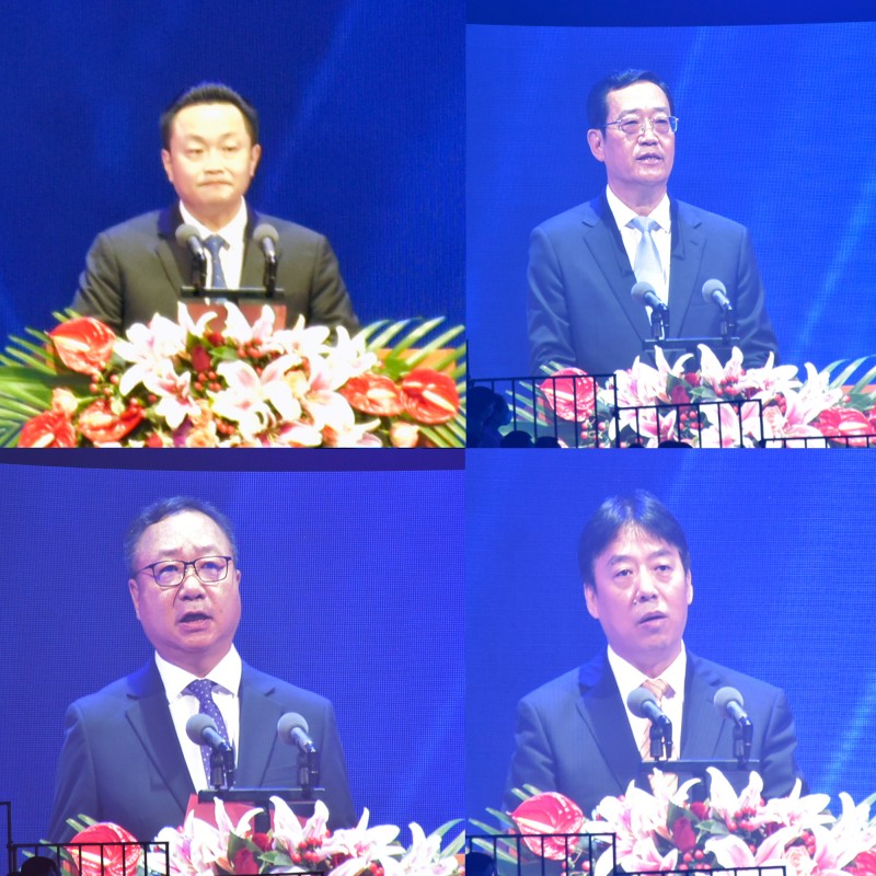 八位從大連走出的中國(guó)十佳時(shí)裝設(shè)計(jì)師在開幕式首秀綻放“初心”