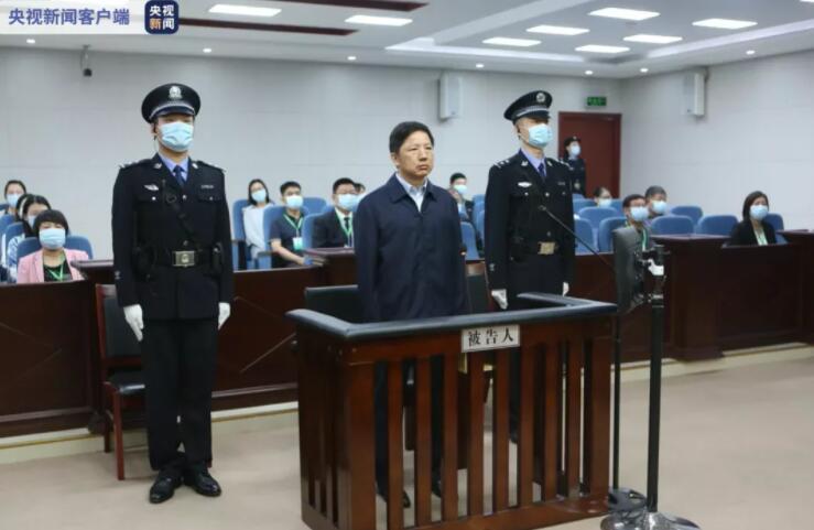鄧恢林斂財長達21年,,與多名“警虎”有工作聯(lián)系