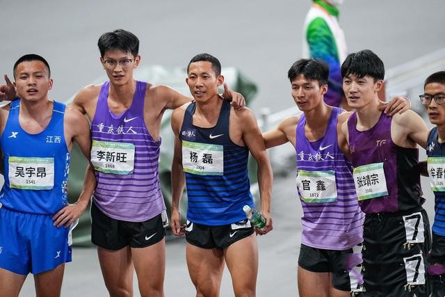 全運400米集體爆發(fā),!26歲四川飛人45秒54奪金 前三名均打開46秒