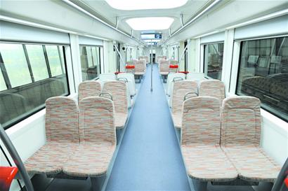 都市快軌列車(chē)跑出加速度