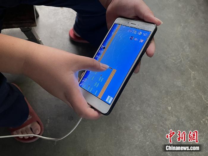 網(wǎng)游新政下的“十一”假期，你家小孩還沉迷游戲嗎,？