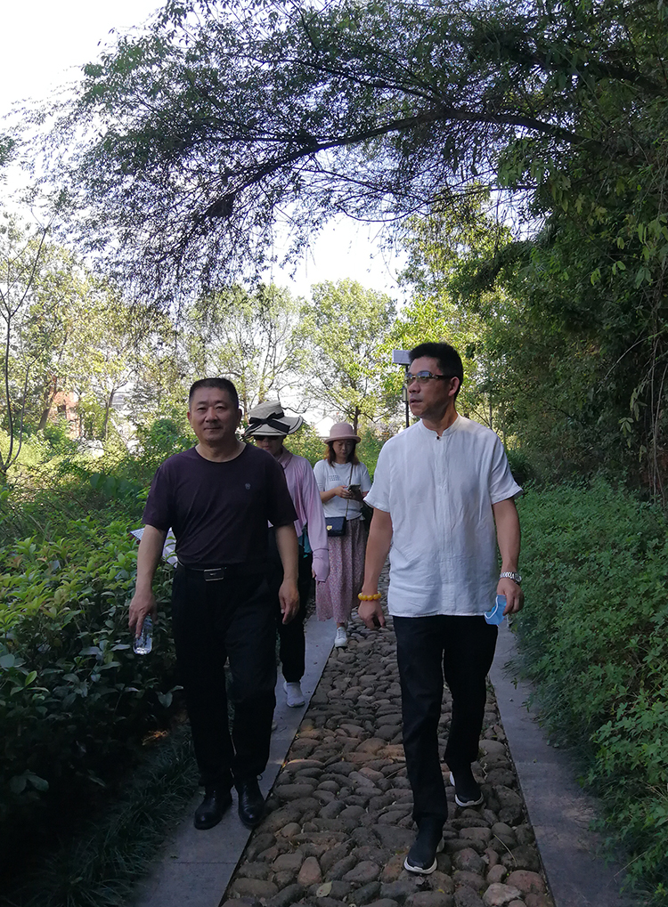 作家報(bào)張富英應(yīng)邀到浙江江山指導(dǎo)文學(xué)創(chuàng)作