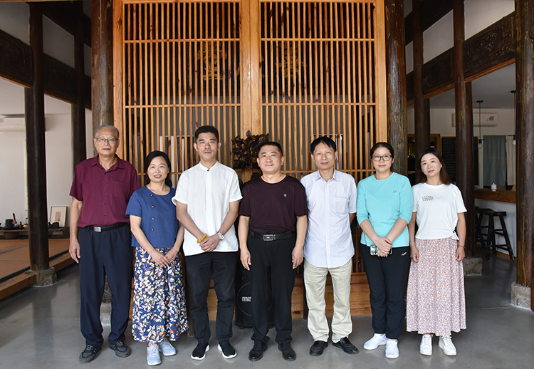 作家報(bào)張富英應(yīng)邀到浙江江山指導(dǎo)文學(xué)創(chuàng)作