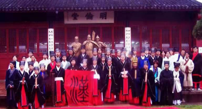 強(qiáng)強(qiáng)聯(lián)合,，以傳承漢文化為切入點(diǎn),，開啟文化自信新篇章