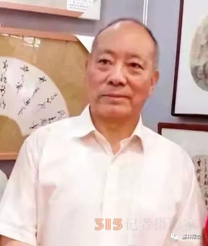 獨(dú)標(biāo)風(fēng)骨藝壇上,，濯古來(lái)新成一家---沈鴻根先生訪談
