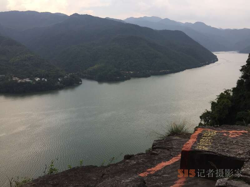 游客亦是“畫中人” 浙江嚴(yán)子陵釣臺開啟沉浸式旅游體驗