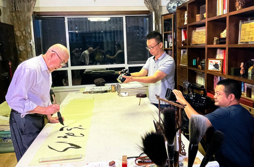中國(guó)當(dāng)代藝術(shù)經(jīng)典名家王云鵬大型研究畫(huà)冊(cè)正式出版