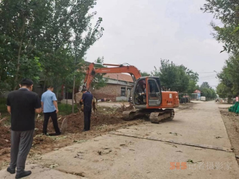 仁人志士捐善款,，拓寬道路受稱贊