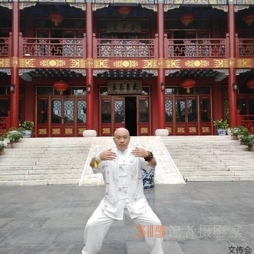 頌歌獻(xiàn)給黨 特別報(bào)道祖?zhèn)髦嗅t(yī)專家 ——?jiǎng)⒐獾? />
</p>
<p style=