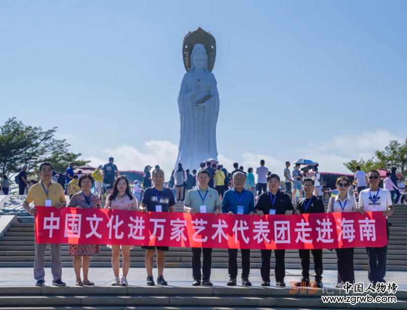 “翰墨飄香 濃淡水墨”—“文化進(jìn)萬家藝術(shù)代表團(tuán)走進(jìn)三亞開展迎春送福系列活動(dòng)