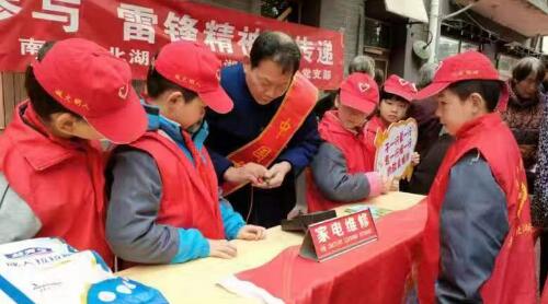 南昌紅色文化傳承聯(lián)盟開(kāi)展 學(xué)雷鋒 慶“三八”團(tuán)建活動(dòng)