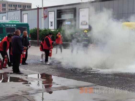 中石化安陽(yáng)分公司組織毗鄰單位火災(zāi)應(yīng)急演練