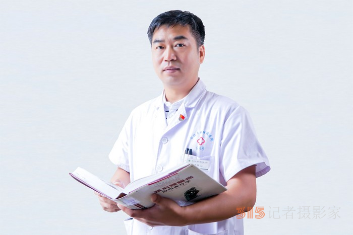 工貴其久業(yè)貴其?！ご筢t(yī)精誠行醫(yī)為民——鄭州市頸肩腰腿痛醫(yī)院黨支部副書記,、業(yè)務副院長邵東浩