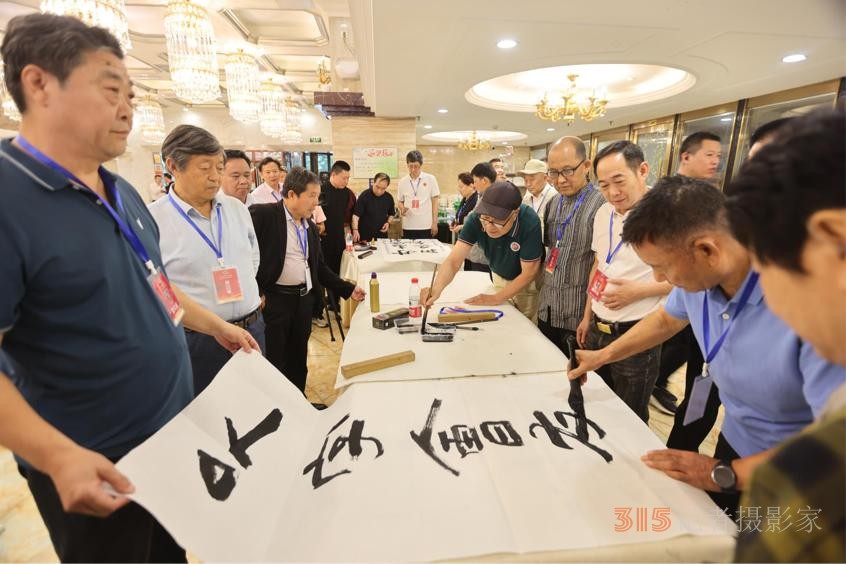  風(fēng)霜十三載,，駕勢邇可遐 ——第十三屆中國文化進萬家融合發(fā)展論壇暨書畫展在京開幕