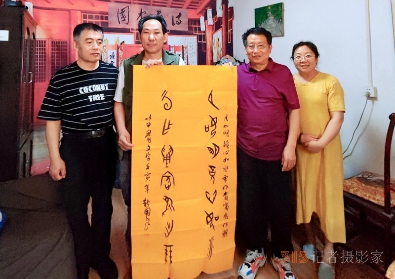但愿人間多雅韻 不辭艱巨奏心弦——詩書融媒體人笑琰,、李月夫婦印象