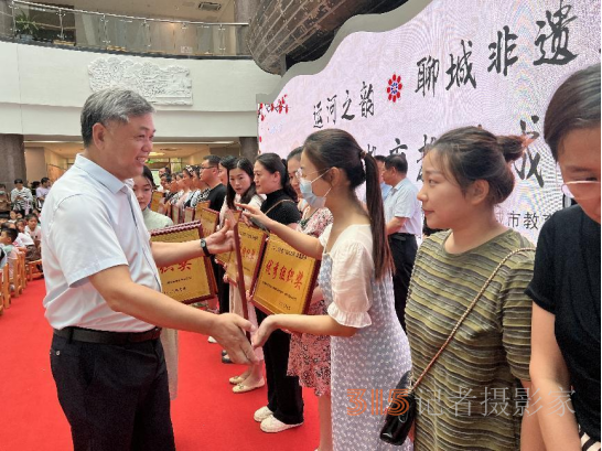 運河之韻:聊城非遺盛典——“非遺進校園”教育教學(xué)成果展示活動成功舉辦 運河之韻:聊城非遺盛典——“非遺進校園”教育教學(xué)成果展示活動成功舉辦