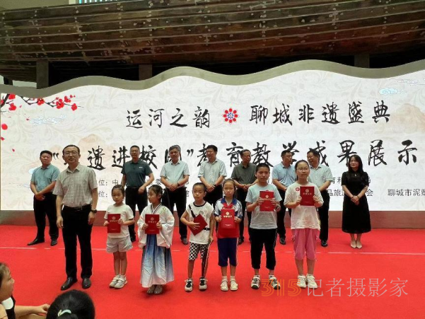 運河之韻:聊城非遺盛典——“非遺進校園”教育教學(xué)成果展示活動成功舉辦 運河之韻:聊城非遺盛典——“非遺進校園”教育教學(xué)成果展示活動成功舉辦