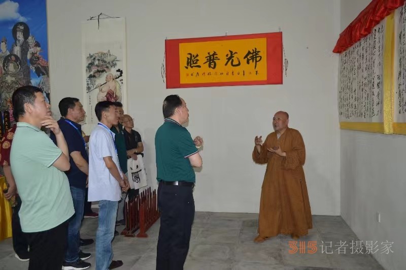 “大美五臺山 翰墨中華情”書畫展暨中國文化進萬家藝術團走進五臺山采風筆會在五臺山清涼寺舉行