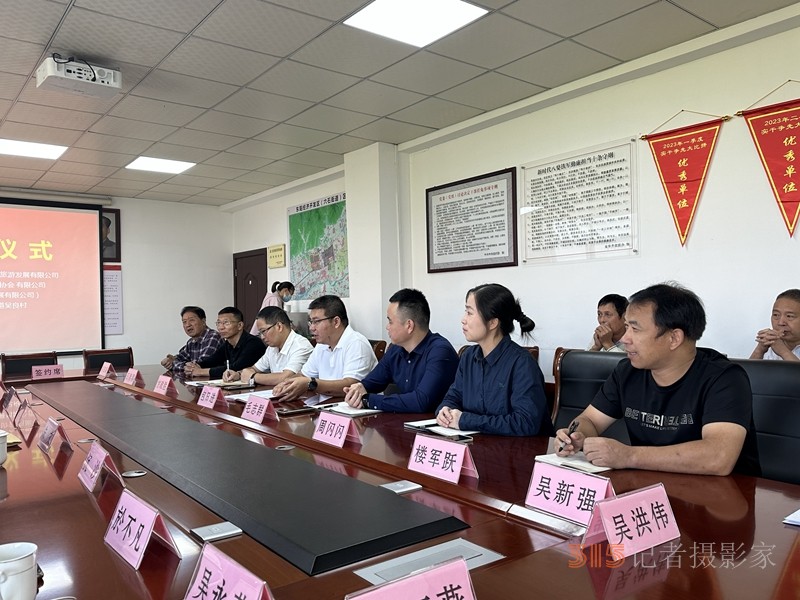 中國香港好萊塢影視藝術(shù)協(xié)會同吳良村共同打造文旅成功簽約