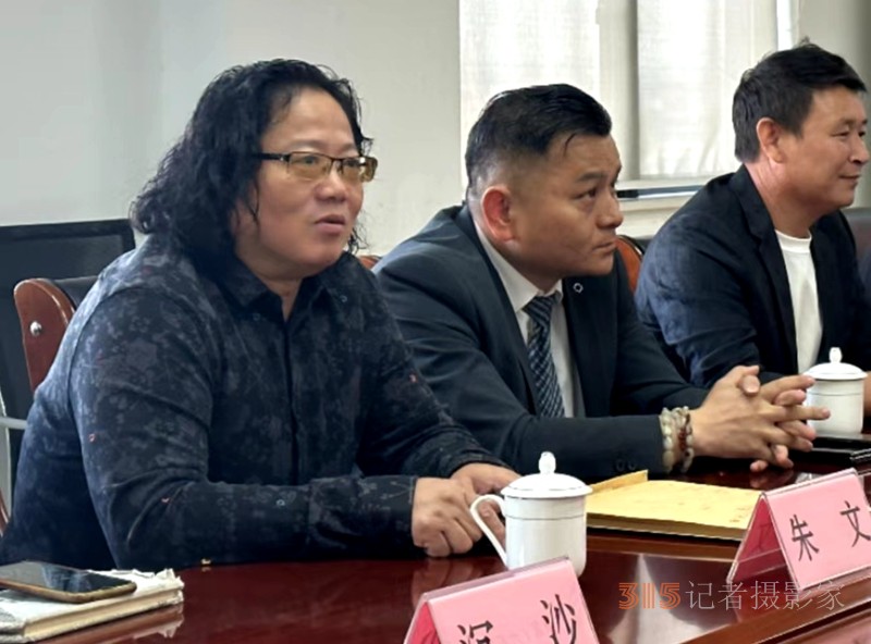 中國香港好萊塢影視藝術(shù)協(xié)會同吳良村共同打造文旅成功簽約