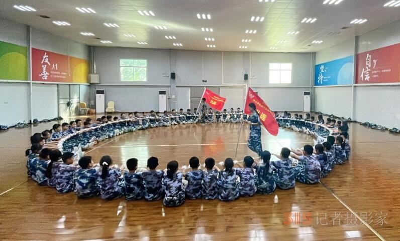 柴時(shí)鐘：整合校本資源 踐行大德育觀 創(chuàng)建和美校園
