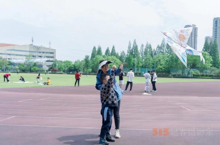 風箏舞動“五一”,，夢想翱翔藍天