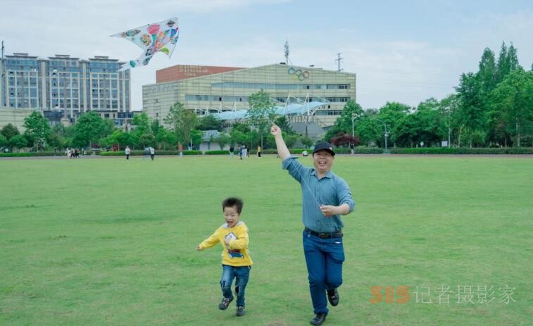 風箏舞動“五一”,，夢想翱翔藍天