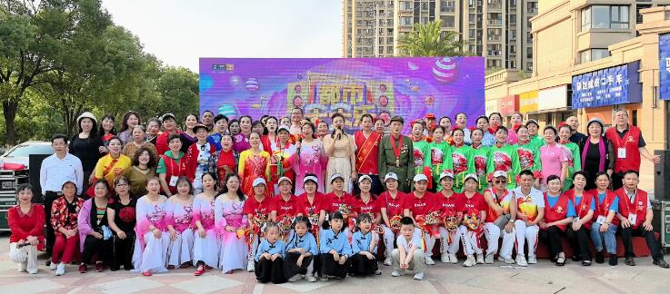 南昌市讓愛回家志愿者協(xié)會走進(jìn)宏利社區(qū)開展電信反詐騙宣傳文藝演出活動