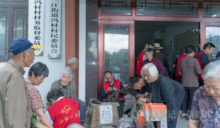 公益暖人心，服務(wù)潤?quán)l(xiāng)村——小強公益便民進馮村