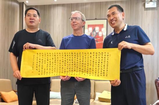 英國(guó)兩院院士理查德·朱莉安諾蒂先生赴濟(jì)南調(diào)研泉水文化,，共謀文化傳承與創(chuàng)新