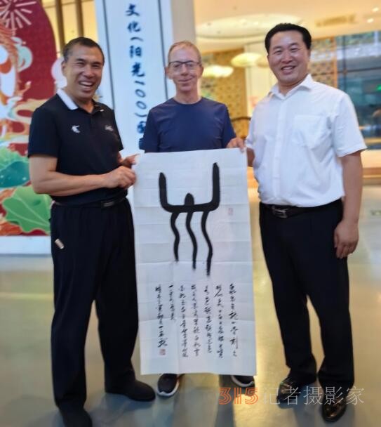 英國(guó)兩院院士理查德·朱莉安諾蒂先生赴濟(jì)南調(diào)研泉水文化,，共謀文化傳承與創(chuàng)新
