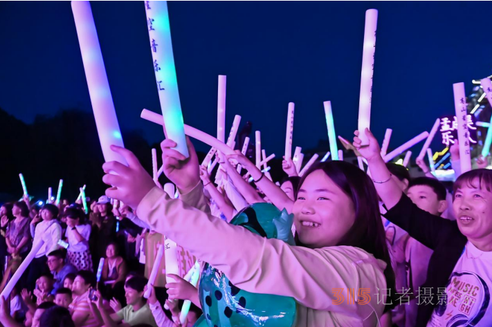 音你而來,，為樂而燃！“高山星空音樂匯”綻放龍慶峽