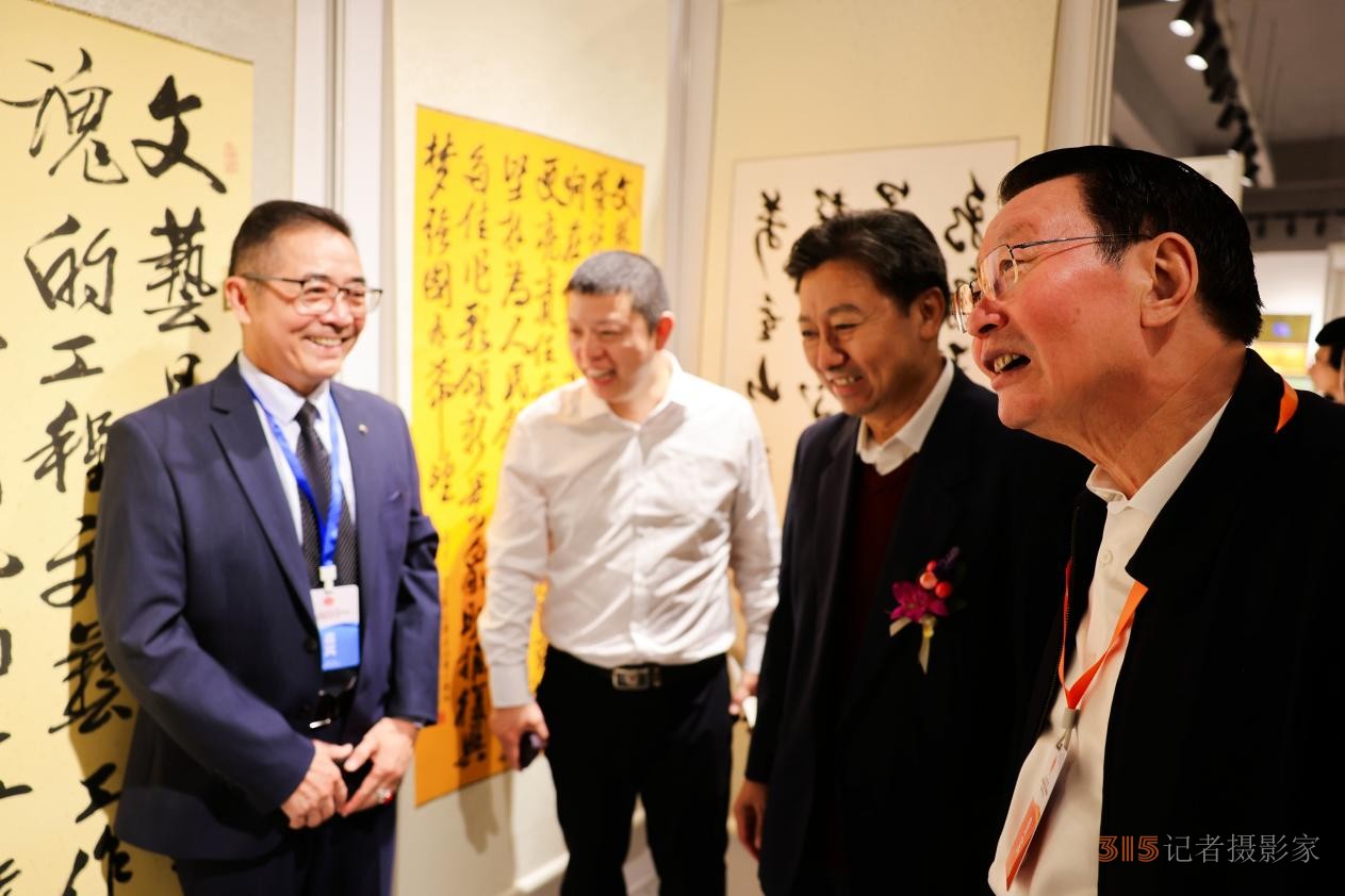 “海上風(fēng)·藝上海”詩書畫展暨藝術(shù)家上海采風(fēng)活動開幕儀式在上海隆重舉行 “海上風(fēng)·藝上?!痹姇嬚刽咚囆g(shù)家上海采風(fēng)活動開幕儀式在上海隆重舉行
