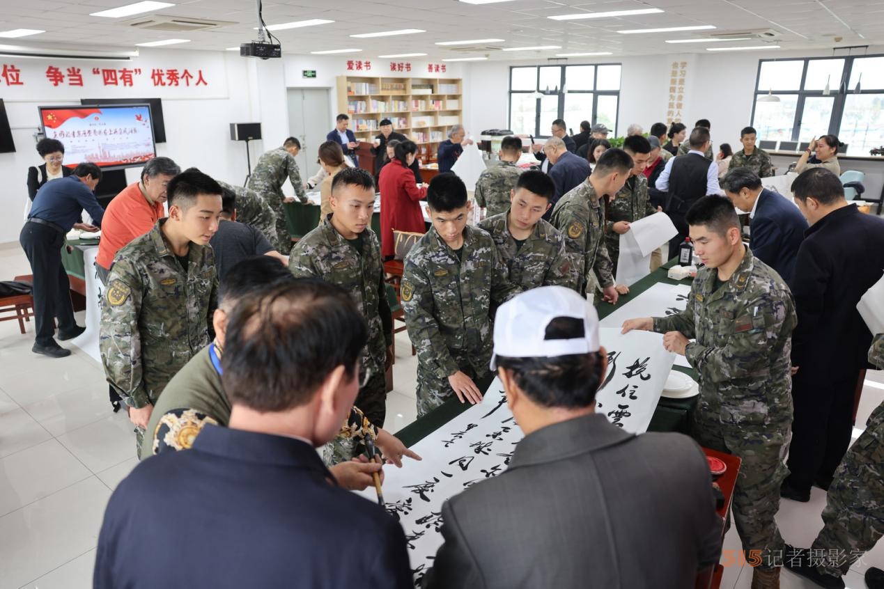 “海上風(fēng)·藝上?!痹姇嬚刽咚囆g(shù)家上海采風(fēng)活動開幕儀式在上海隆重舉行 “海上風(fēng)·藝上海”詩書畫展暨藝術(shù)家上海采風(fēng)活動開幕儀式在上海隆重舉行