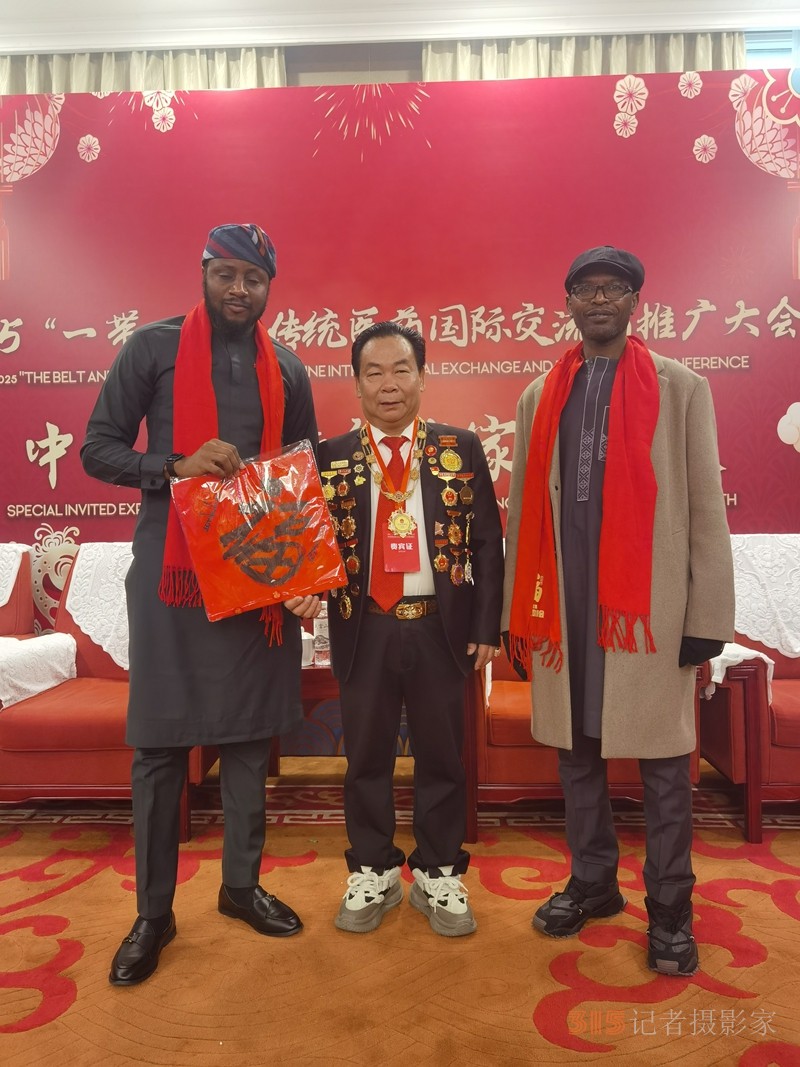 2025第二屆中醫(yī)春晚及醫(yī)藥交流大會召開,，中醫(yī)沈金國教授受邀參加