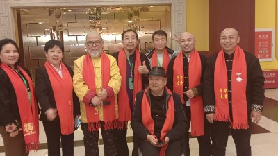中華蒙醫(yī)藥透骨熱療法非遺傳承人董鎖及弟子受邀參加 2025第二屆中醫(yī)春節(jié)聯(lián)歡晚會