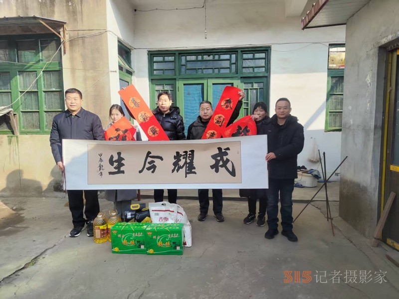 邳州市官湖鎮(zhèn)開展走訪慰問(wèn)父子兩代軍人家庭、立功軍人家屬活動(dòng)