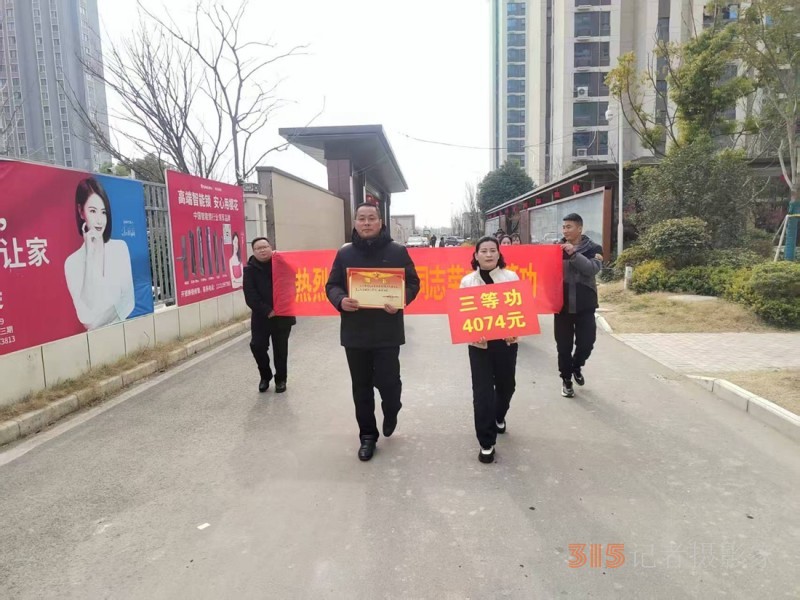 邳州市官湖鎮(zhèn)開展走訪慰問(wèn)父子兩代軍人家庭、立功軍人家屬活動(dòng)