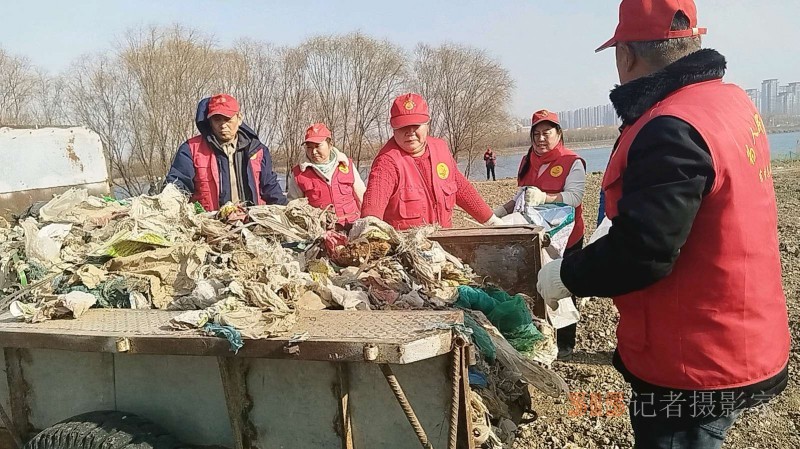凈壩護(hù)淮,，志愿同行 宋灘社區(qū)開展淮河生態(tài)環(huán)境清理活動(dòng)