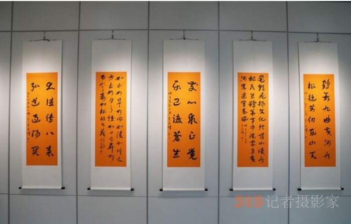 “墨潤鵲華”書畫藝術(shù)展在濟(jì)南開幕 搭建南北文化交流新平臺