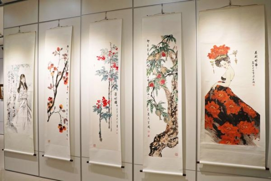 “墨潤鵲華”書畫藝術(shù)展在濟(jì)南開幕 搭建南北文化交流新平臺