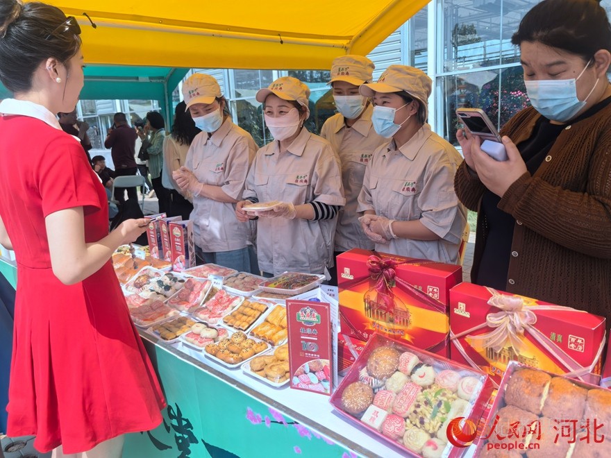 燕趙至味?不負(fù)春光——特色甄品展銷市集展臺(tái),。人民網(wǎng) 商帆攝