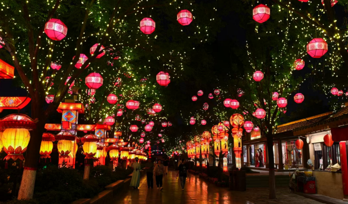 虹橋星瀑映汴梁,，清明上河園夜場(chǎng)“燃爆”宋韻長(zhǎng)卷
