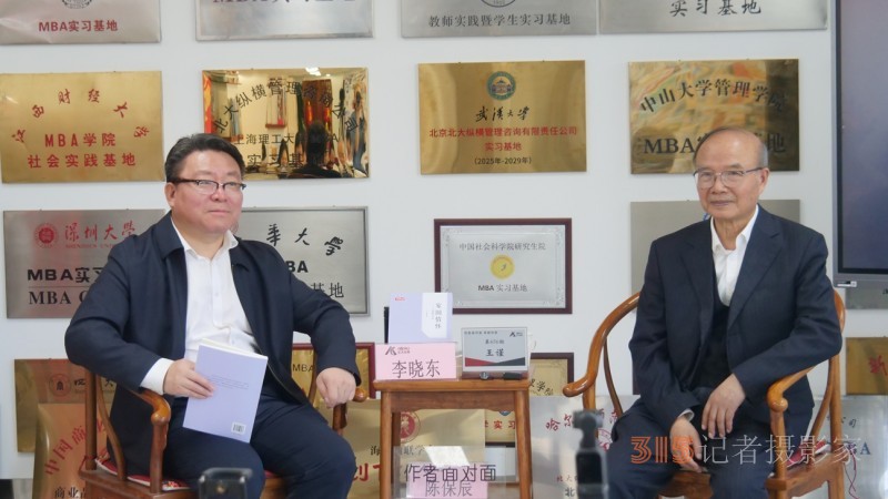 王謹(jǐn)在北大縱橫共話家國(guó)情懷，倡導(dǎo)新聞文學(xué)時(shí)代新風(fēng)