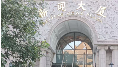 光影鑄魂,，筆耕不輟 —— 王飛